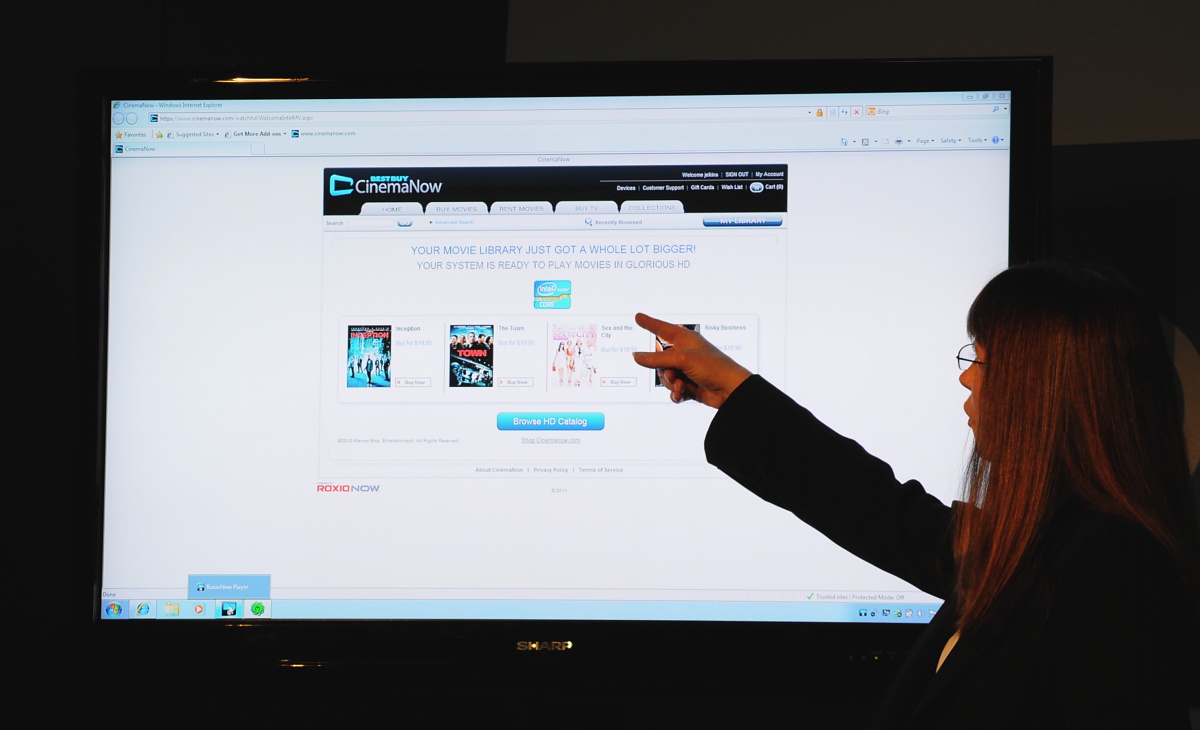 Karen Regis erklärt den Dienst von Cinemanow.