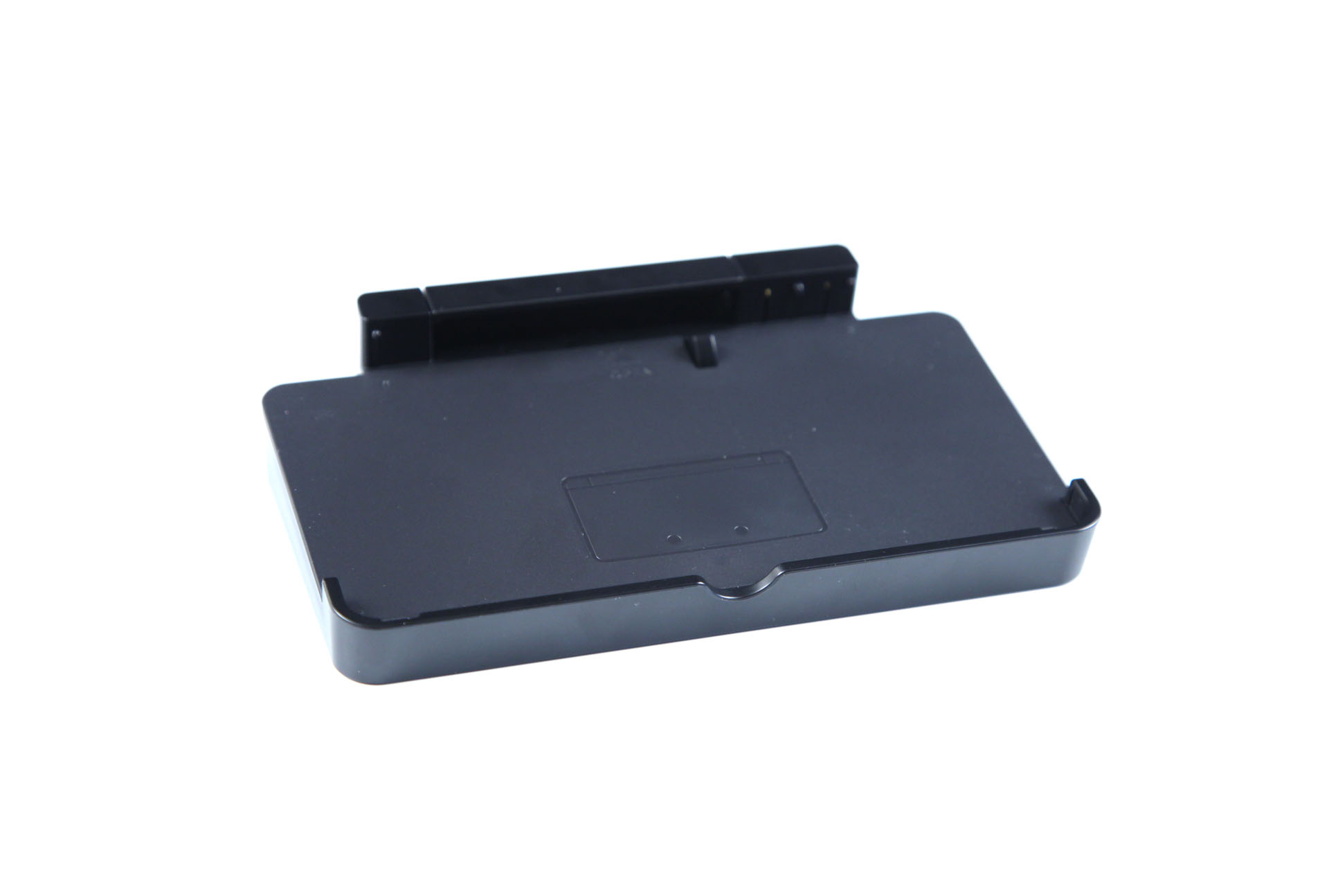 Die Docking-Station befindet sich im Lieferumfang des 3DS. (Foto: mw)