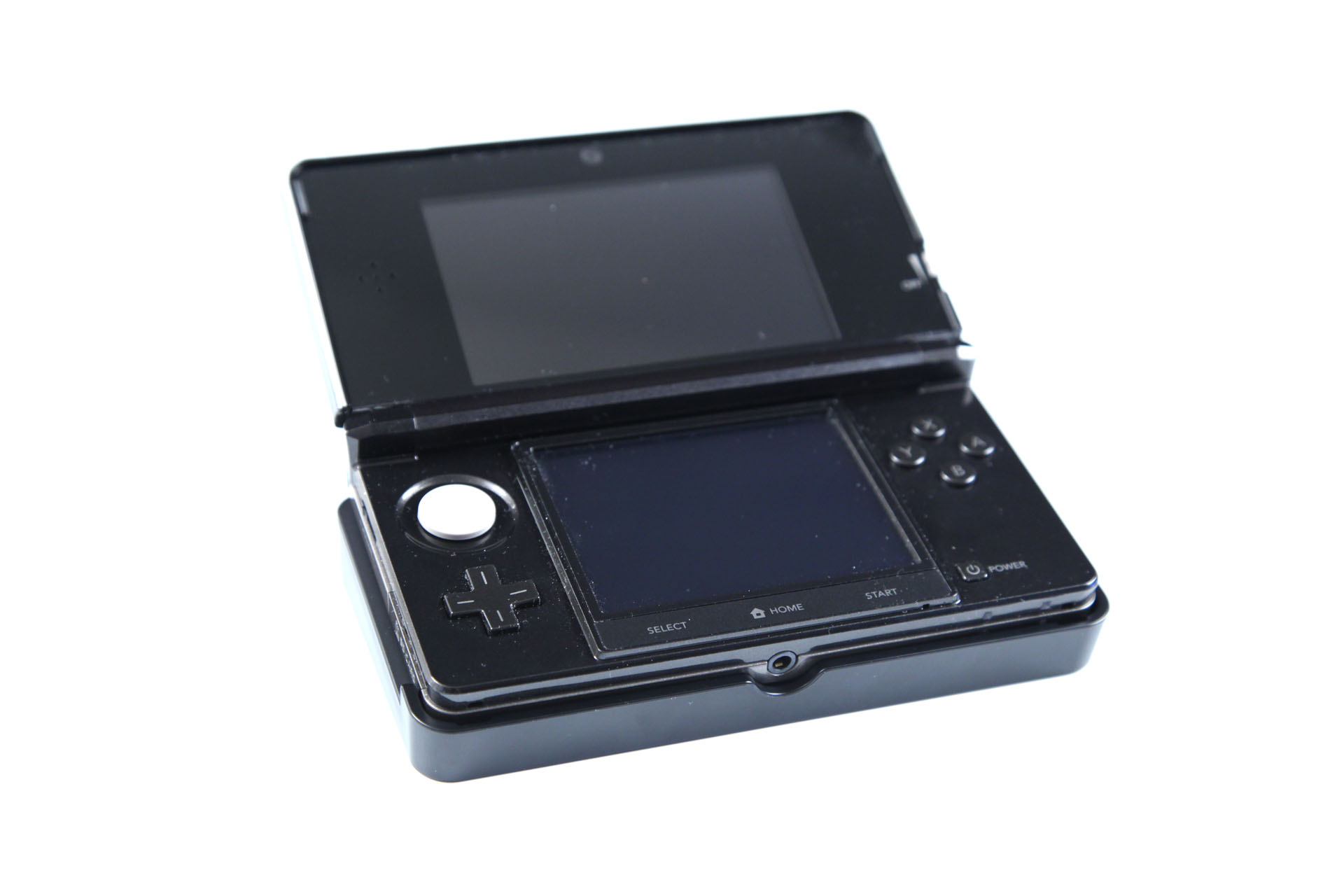 Angedockt ist der 3DS immer mit Strom versorgt. So können auch längere Filme in 3D angesehen werden. (Foto: mw)