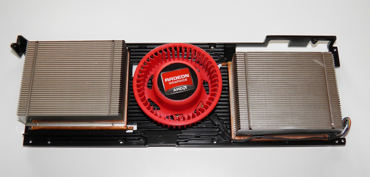 Versetzte Kühler (Bild: AMD)