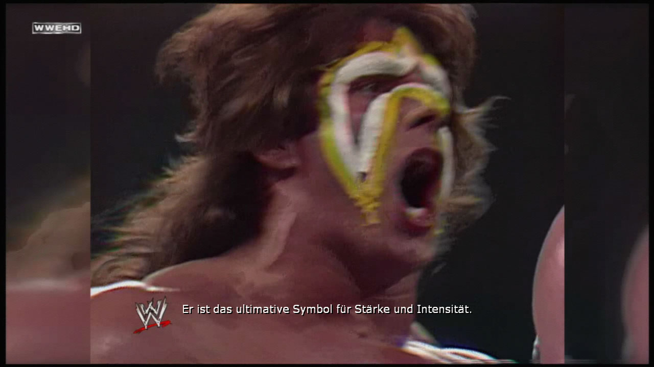Zusammenschnitte aus dem WWE-Videoarchiv läuten manche Kämpfe ein.