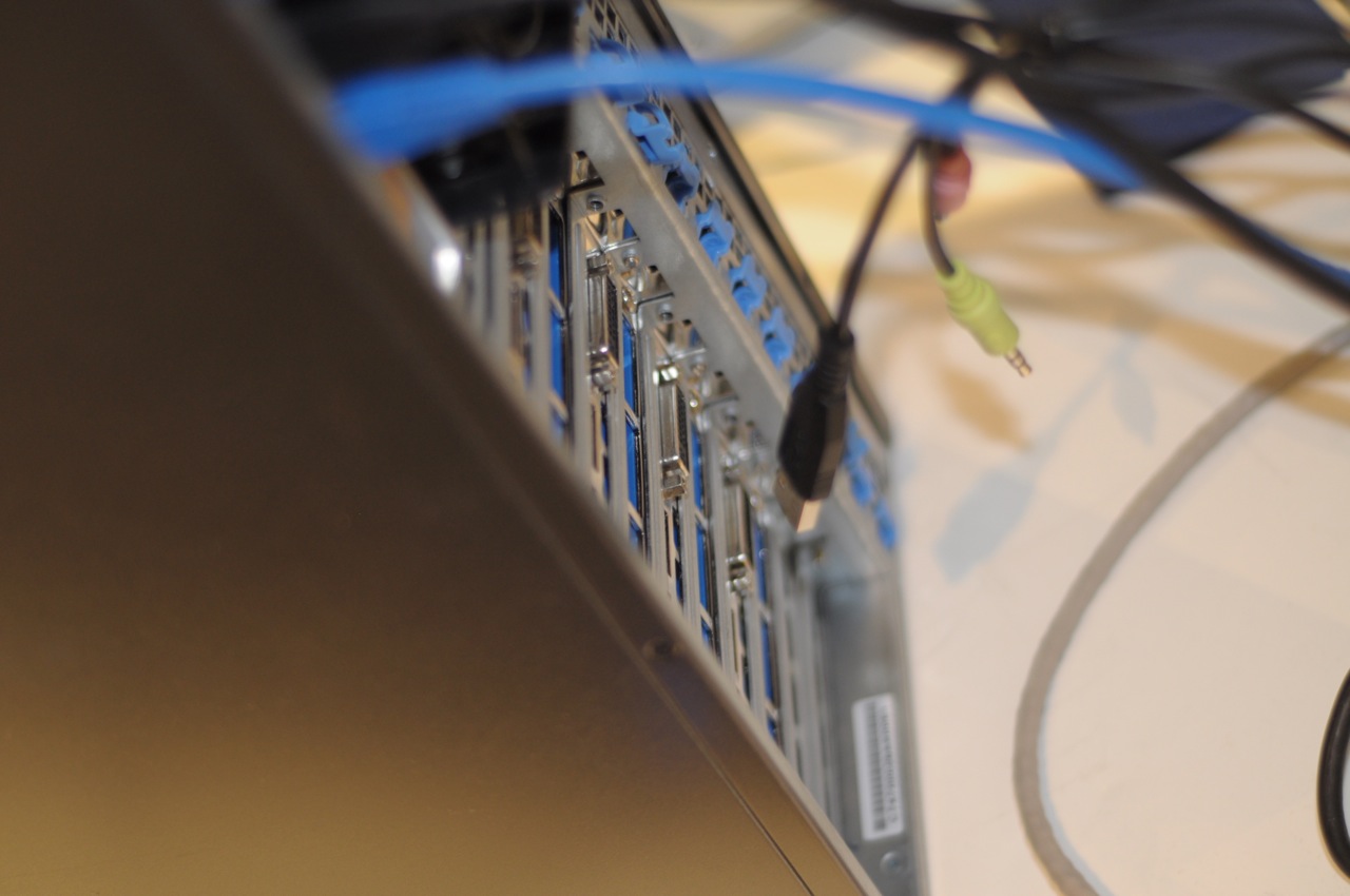 Das Supermicro-Servergehäuse durfte nicht geöffnet werden, aber ein Blick auf die Rückseite war gestattet. (Foto: as)