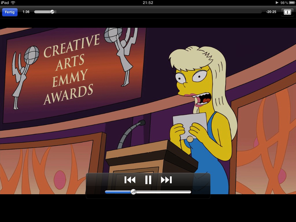 Kleines Detail. Hinter der Positionsmarkierung gibt es einen kurzen hellgrauen Balken. Hier wird gestreamt und in gewissen Grenzen zwischengespeichert.