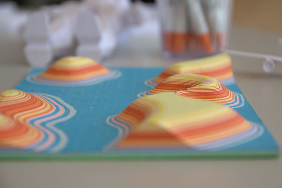 Wird der Drucker mit farbigem Papier gefüttert, sind auch die 3D-Objekte bunt. (Foto: wp)
