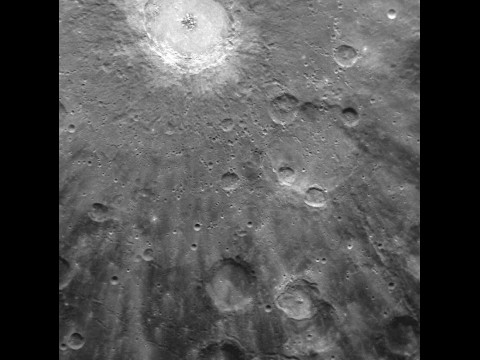 Der Einschlagskrater Debussy auf der Nordhalbkugel des Planeten (Bild: Nasa)