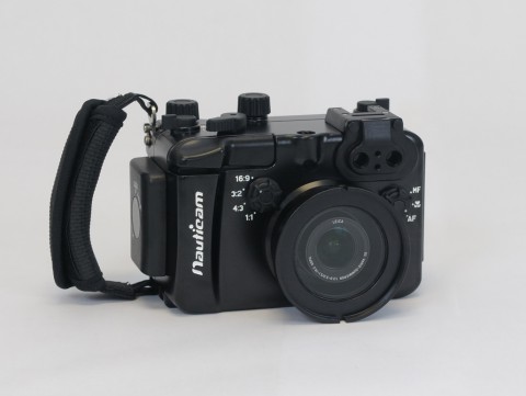 Nauticam NA-LX5 mit Handgriff (Foto: Nauticam)