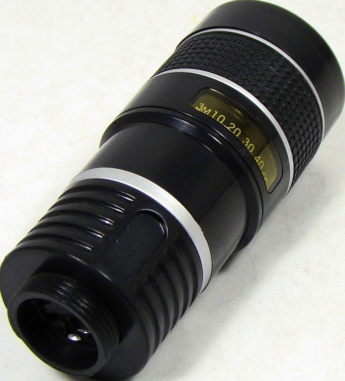 Rollei-8x-Teleaufsatz für das iPhone (Foto: Rollei)