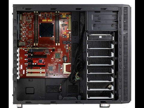 AmigaOne X1000 mit ge&ouml;ffnetem Geh&auml;use (Bild: Hersteller)