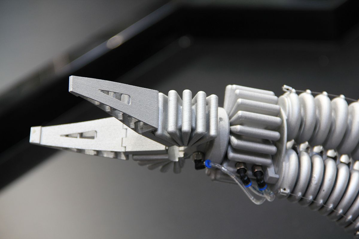 Der Greifer besteht aus zwei Fingrippern, mit denen der Roboter sanft zupackt. (Foto: wp)