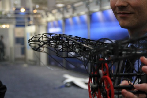 Der Fl&uuml;gel schl&auml;gt nicht nur, er &auml;ndert auch aktiv den Anstellwinkel. (Foto: wp)