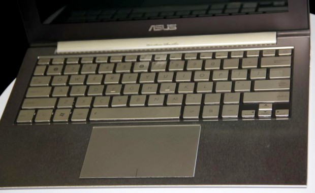 Großes Touchpad und Chiclets (Bild: Johannes Knapp)