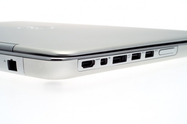 Fast alle Anschlüsse sind hinten links angeordnet.