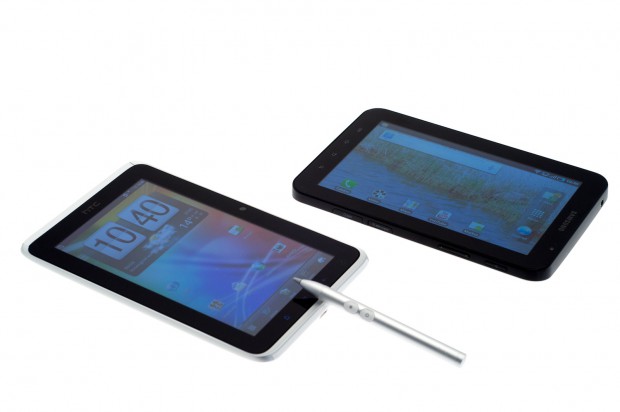 ... und rechts Samsungs Galaxy Tab, eines der wenigen guten 7-Zoll-Tablets des vergangenen Jahres