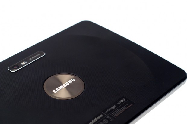 Die Rückseite ist mit dem Samsung-Logo verziert...