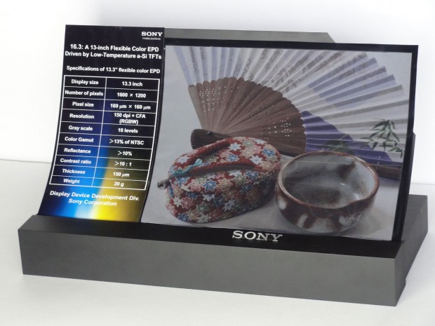 Flexibles E-Paper-Display (EPD) mit 13,3-Zoll-Diagonale und Farbdarstellung auf der SID 2011 (Bild: Sony)