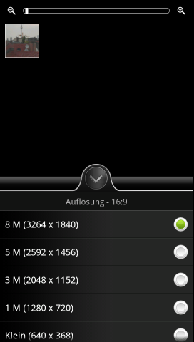 Die 8-Megapixel-Kamera macht durchschnittliche Fotos.