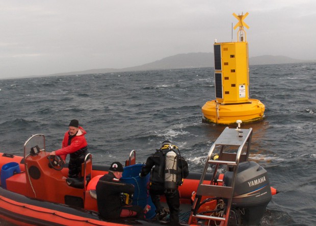 Smart Planet 2010: Intelligente Bojen messen die Verschmutzung des Meeres und den Fischbestand von Irlands Küsten.