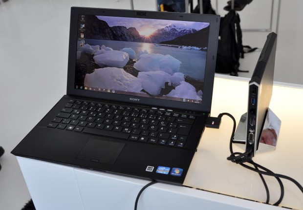 Das Vaio Z mit Dock (Bild: Nico Ernst)