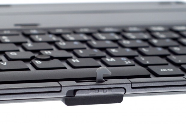 Neben zwei Magneten ist dieser Haken für das Zusammenhalten des W500 zuständig.