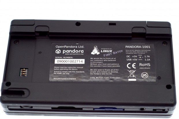 Unser Testgerät stammt aus der ersten Produktionscharge. Der Akku lässt sich über ein Netzteil oder via USB laden.