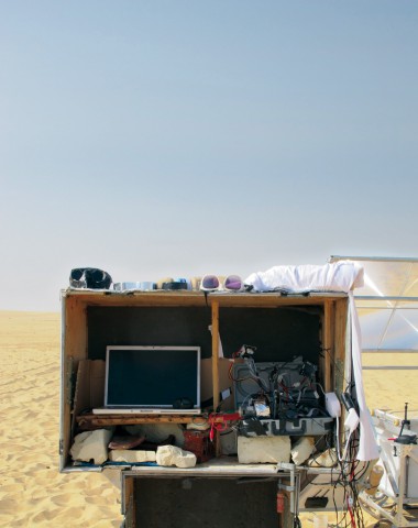 Elektronik und Notebook mit improvisierter Kühlung<br>