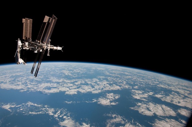 Rechts außen an der ISS ist der robotische Raumtransporter Johannes Kepler angedockt. (Foto: Nasa)