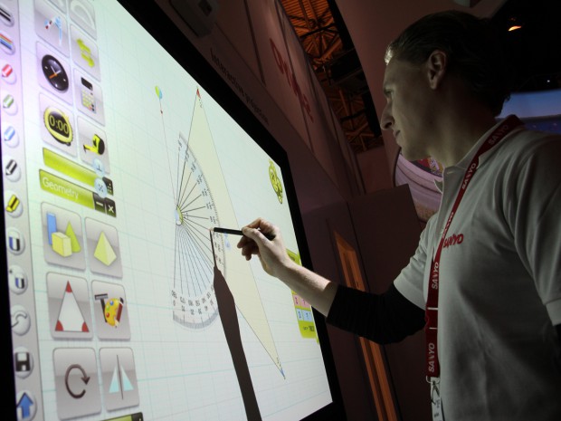 Interaktive Pr&auml;sentation mit Stift (Bild: Sanyo)