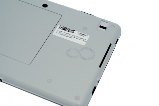 Sieht aus wie ein Lüftungsschacht an der Seite, doch das Q550 hat keinen Lüfter.