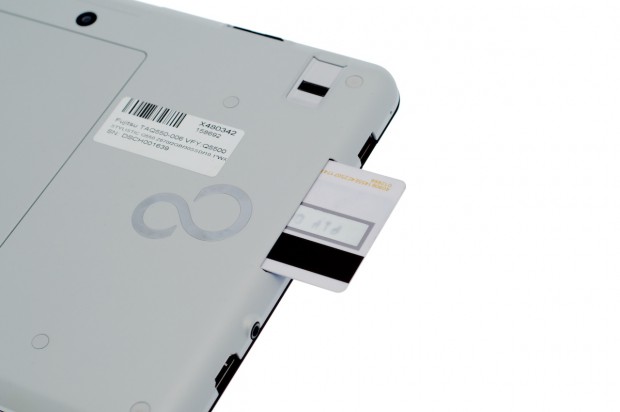 Stattdessen werden Smart Cards mit Chip in den Schacht eingeschoben.