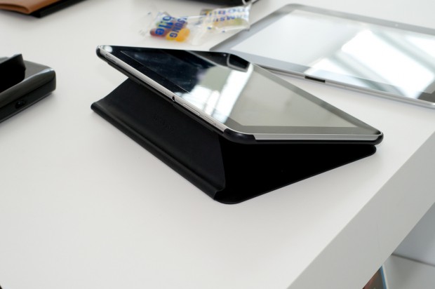 Galaxy Tab 8.9 mit einer Schutzhülle als Zubehör