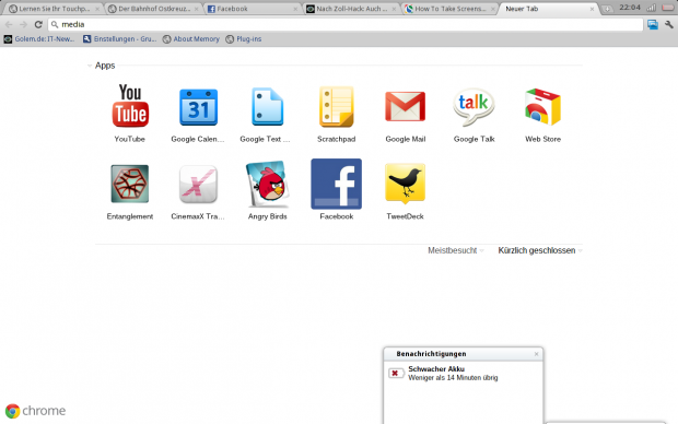 Chrome OS: Ein Browser mit Tabs und kleine Anwendungen unten. Eine Akkuwarnung wird unten angezeigt.