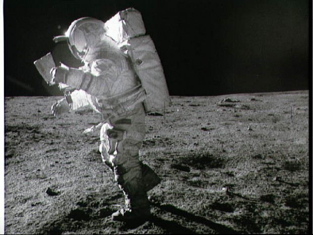 Mitchell auf dem Mond (Foto: Nasa)