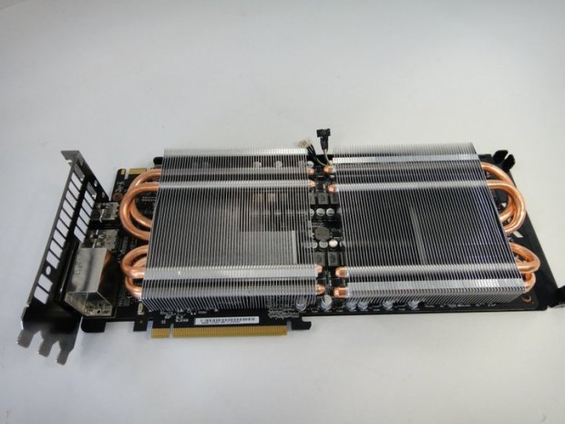 Die Kühlkörper berühren sich nicht.