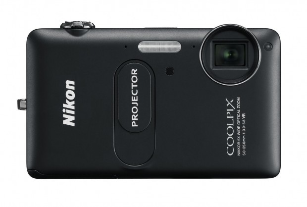 Nikon Coolpix S1200pj (Bild: Nikon)