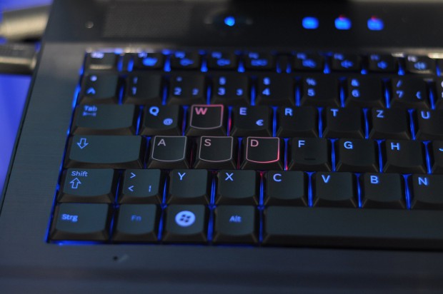 Die WASD-Tasten haben eine rote Hintergrundbeleuchtung. (Bild: Andreas Sebayang)