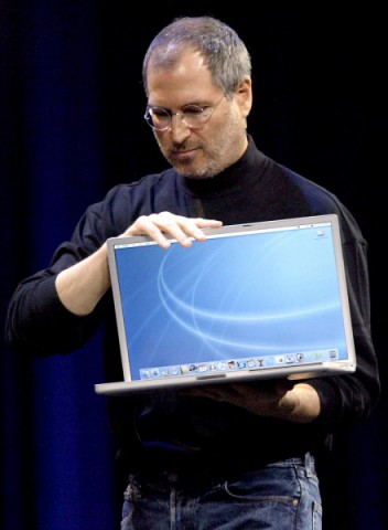 Ein Powerbook G4 mit 17-Zoll-Display im Jahre 2003 in San Francisco (Foto: Justin Sullivan/Getty Images)