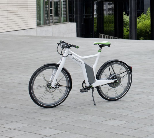... und das Smart E-Bike (Bild: Daimler)