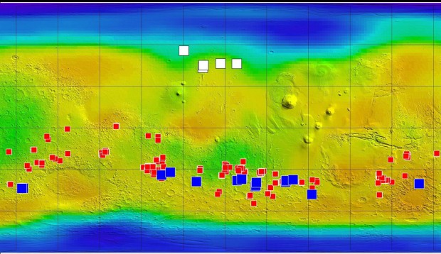 marskarte - die blauen Quadrate markierne Stellen, wo die Rinnen gefunden wurden (Bild: Nasa)