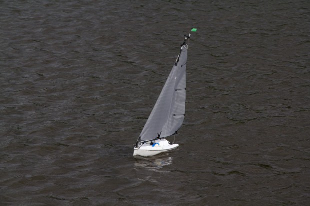 Gesegelt wurde in drei Klassen: Die Einheitsklasse Micro-Magic sind die kleinsten Boote. (Foto: Werner Pluta/Golem.de)