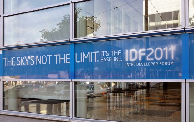 Nicht nur Sprichwort, sondern auch eine Anspielung auf Star Trek (Bilder: Nico Ernst/Golem.de)