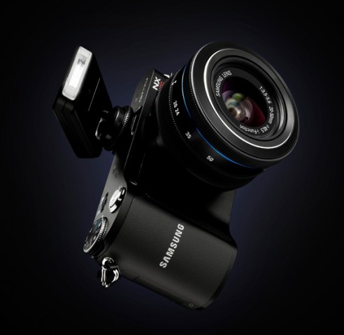 Samsung NX200 (Bild: Samsung)