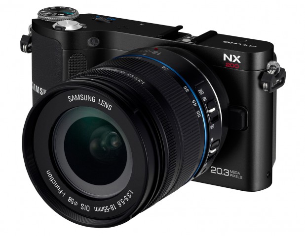 Samsung NX200 (Bild: Samsung)