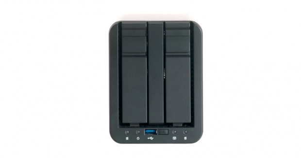 Freecom Silverstore 2-Drive NAS  - mit geschlossenen Wechselschächten (Bild: Hersteller)