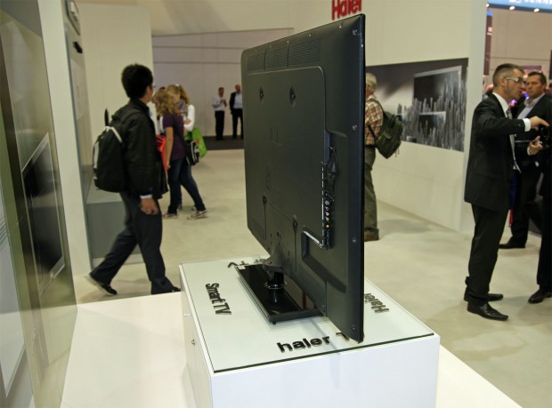 Haier Cordless TV - auch der Strom wird ohne Kabel übertragen. (Bild: Christian Klaß)