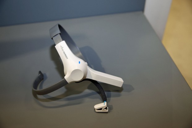 Haier Brain Wave TV - das Neurosky-EEG-Headset funktioniert noch nicht als Fernseher-Fernbedienung. (Bild: Christian Klaß)