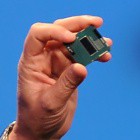 Der Haswell-Prototyp fällt durch sein längliches Die auf. (Bild: Nico Ernst)