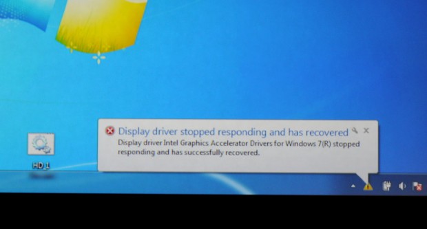 Der noch unfertige Grafiktreiber des Ivy-Bridge-Grafikkerns stürzte während der Präsentation ab. (Bild: Nico Ernst)