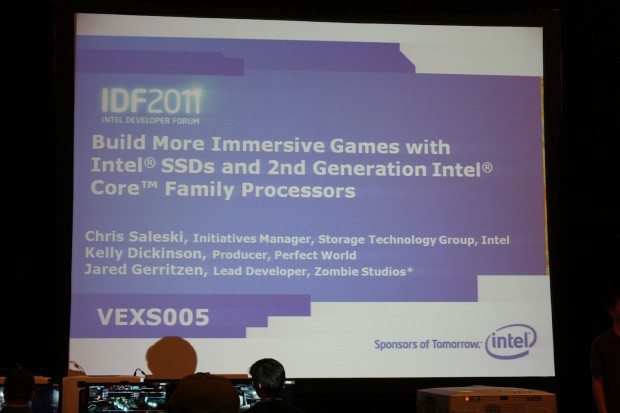Die Präsentation aus dem SSD-Gaming-Vortrag von Intel und Perfect World (Bild: Roland Austinant/PCGH)