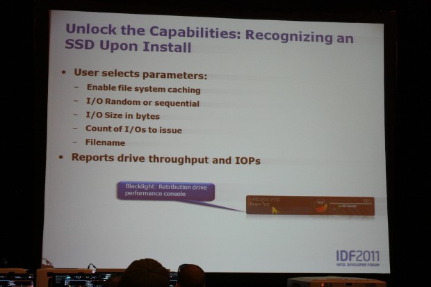 Die Präsentation aus dem SSD-Gaming-Vortrag von Intel und Perfect World (Bild: Roland Austinant/PCGH)