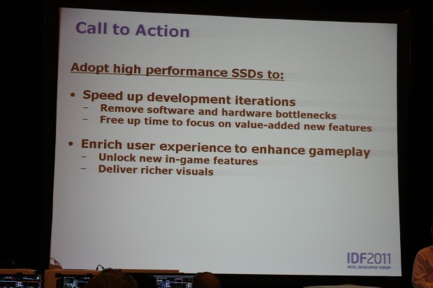 Die Präsentation aus dem SSD-Gaming-Vortrag von Intel und Perfect World (Bild: Roland Austinant/PCGH)